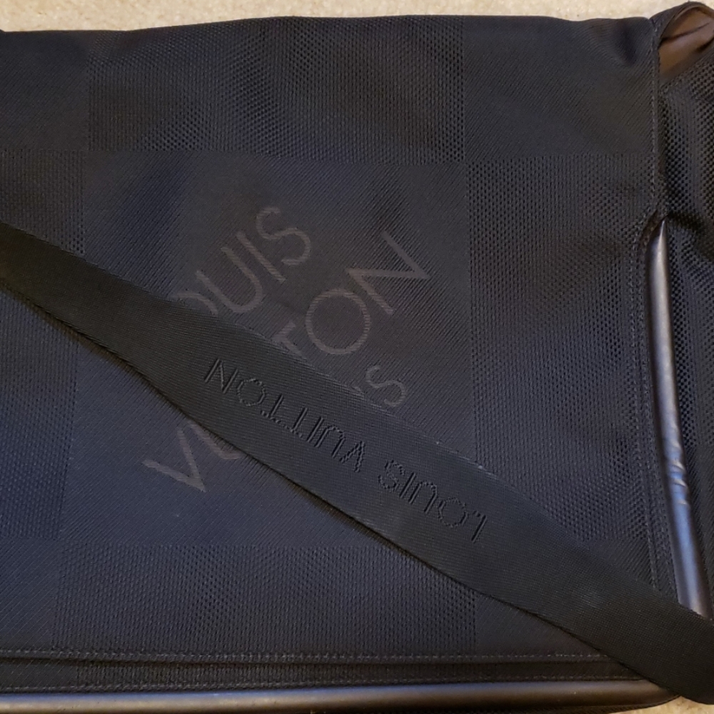 Louis Vuitton  Damier Geant Messenger Bag - Picture 4 of 7